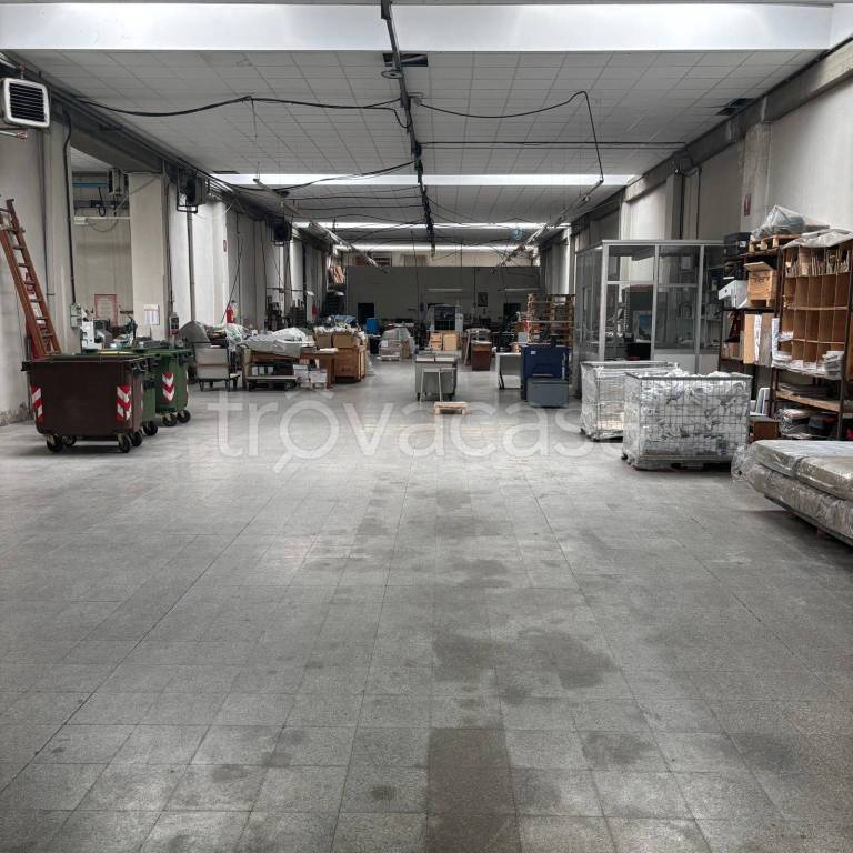 locale commerciale in affitto a Prato