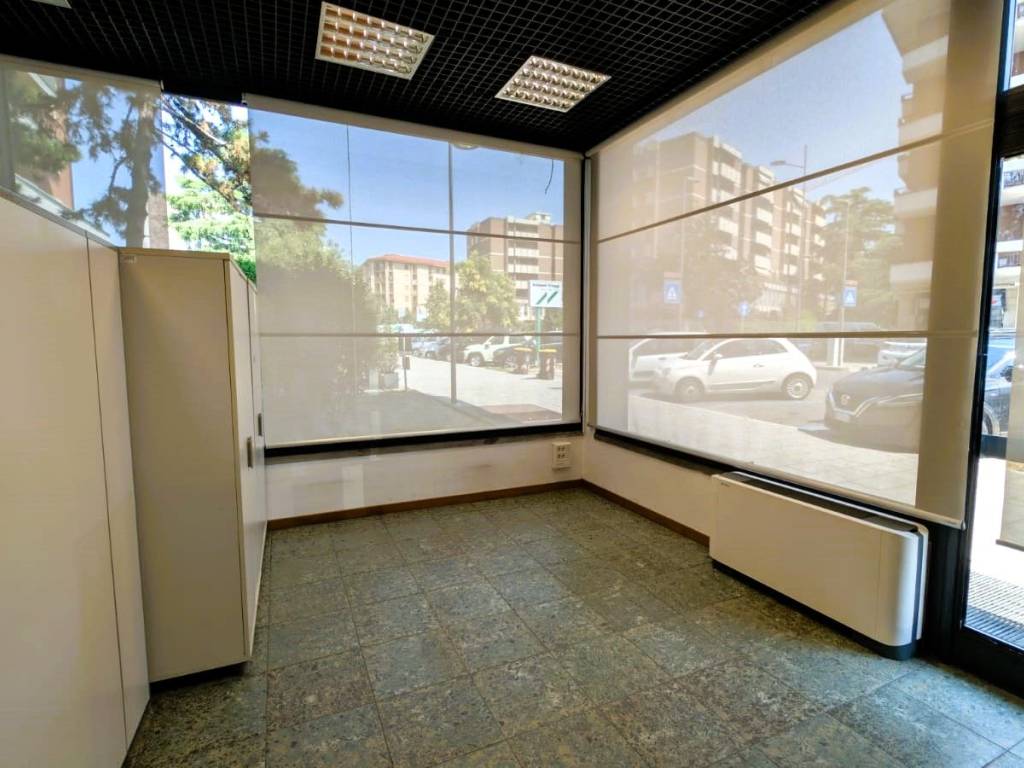 negozio in affitto a Prato