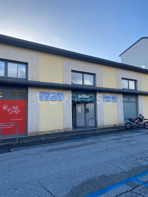 negozio in affitto a Prato