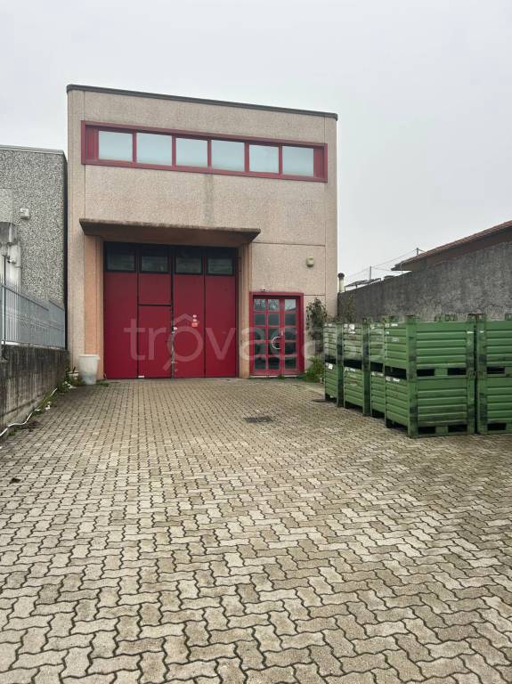 locale commerciale in affitto a Prato