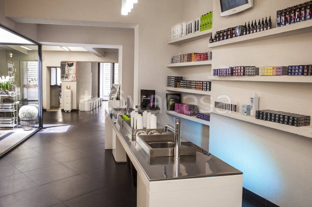 negozio in affitto a Prato