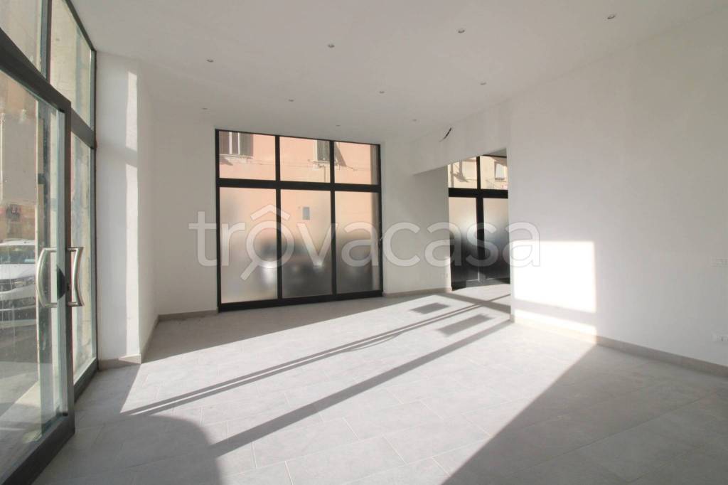 negozio in affitto a Prato