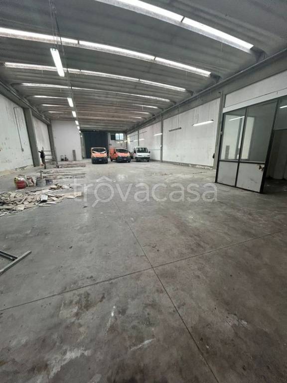 locale commerciale in affitto a Prato in zona Vergaio