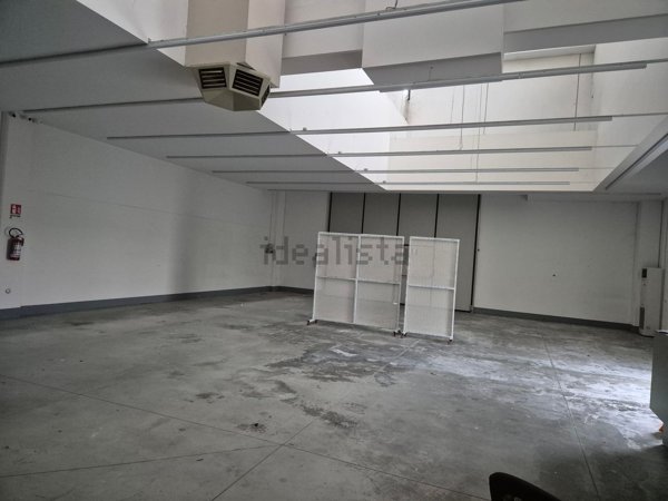 locale commerciale in affitto a Prato in zona Iolo