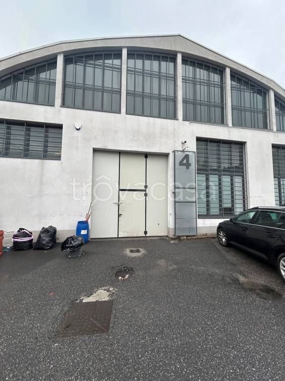 locale commerciale in affitto a Prato in zona Santa Lucia