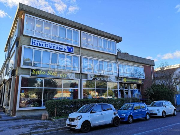 ufficio in affitto a Prato in zona Coiano