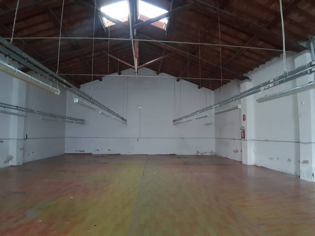 locale commerciale in affitto a Prato in zona Grignano