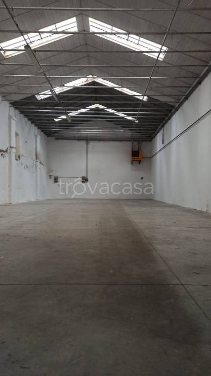 locale commerciale in affitto a Prato in zona Iolo