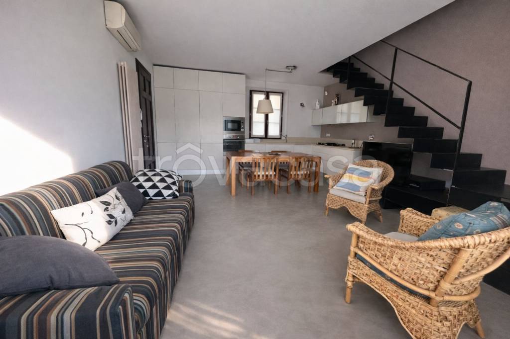 casa indipendente in affitto a Prato