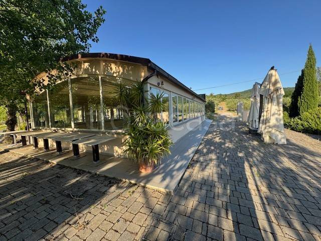 negozio in affitto a Prato in zona Figline