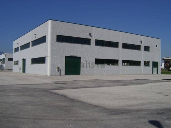 capannone in affitto a Prato in zona Castelnuovo