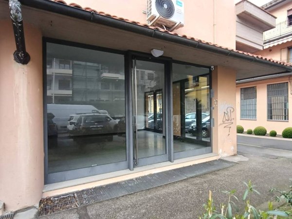 negozio in affitto a Prato