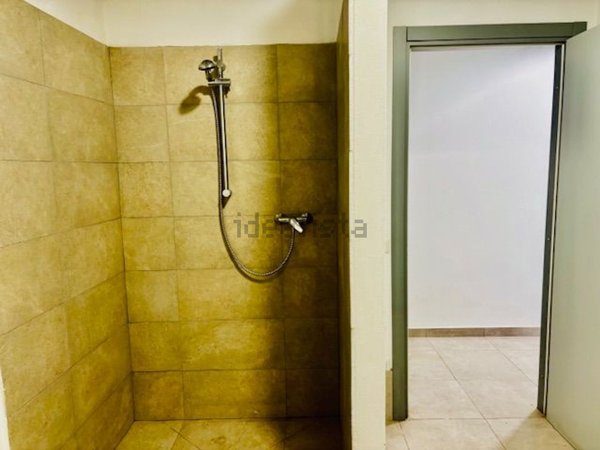 locale di sgombero in affitto a Prato in zona Paperino