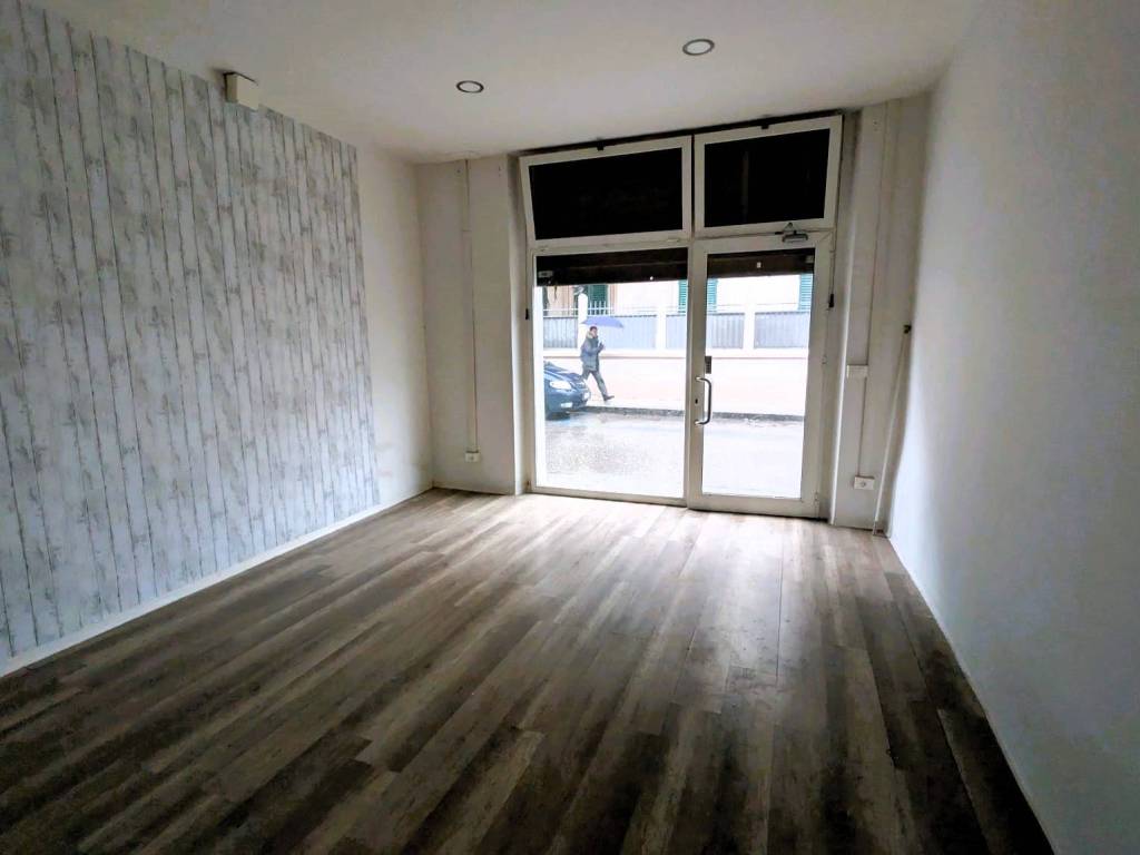 negozio in affitto a Prato