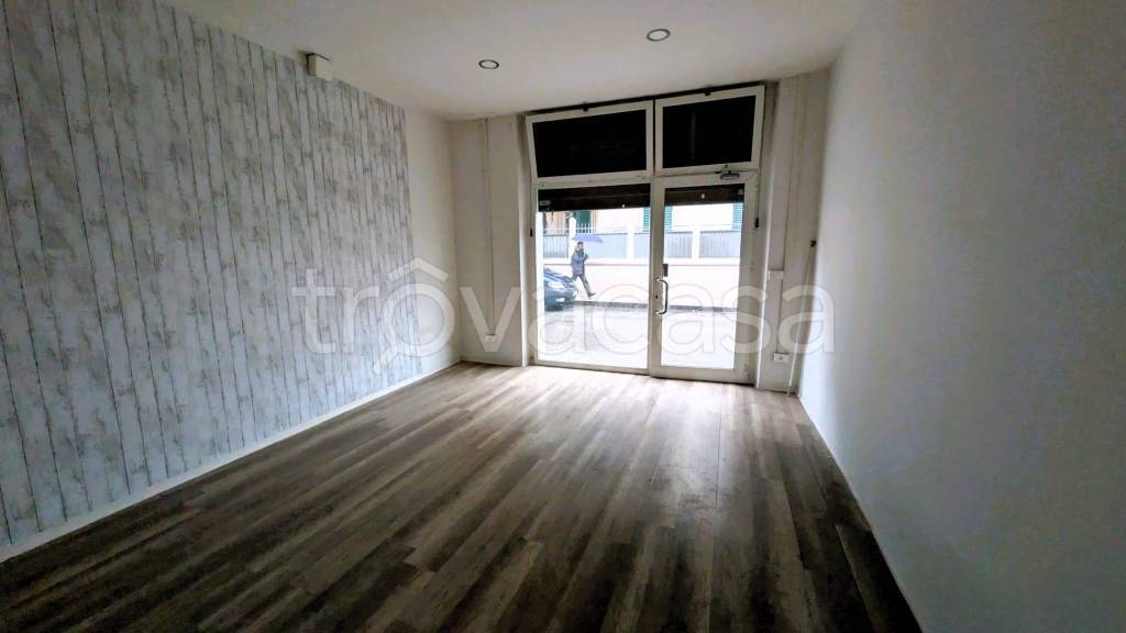 negozio in affitto a Prato