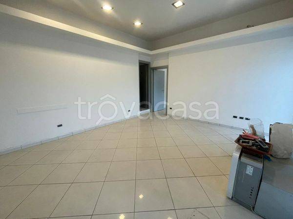 negozio in affitto a Prato in zona Grignano