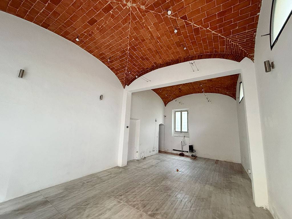 negozio in affitto a Prato