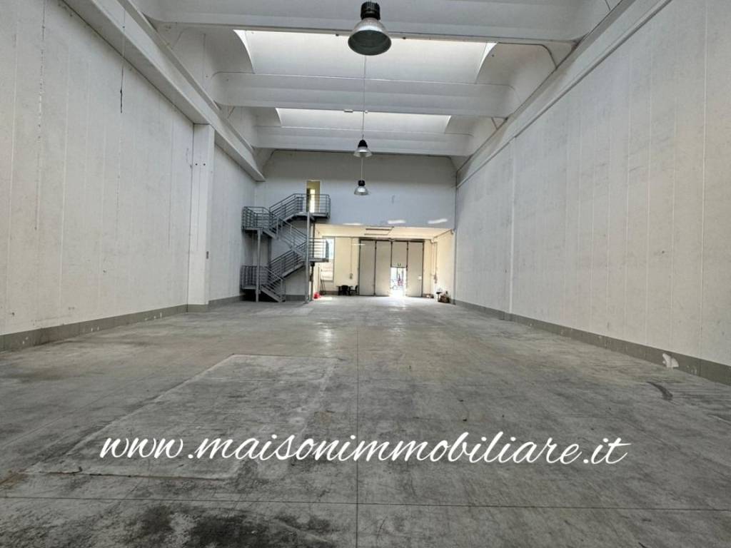 locale commerciale in affitto a Prato in zona Tavola