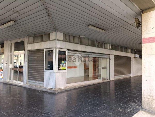negozio in affitto a Prato