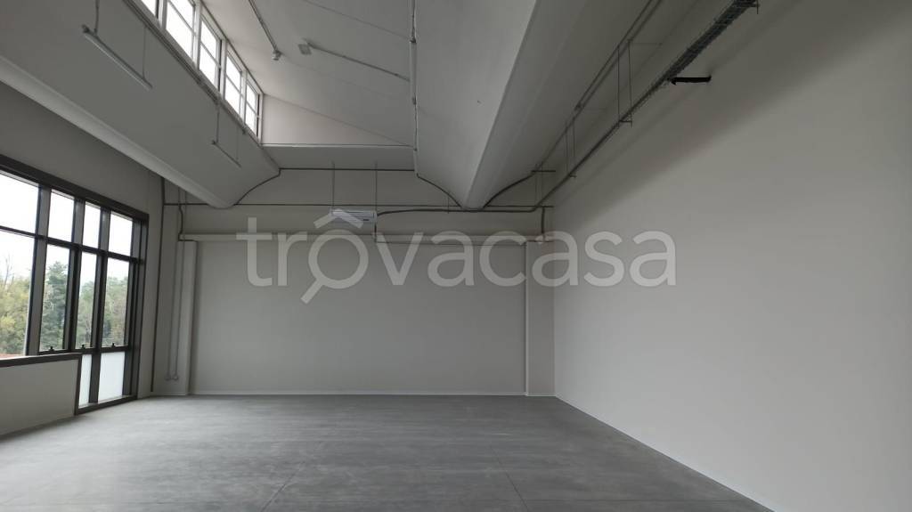 locale commerciale in affitto a Prato in zona Paperino