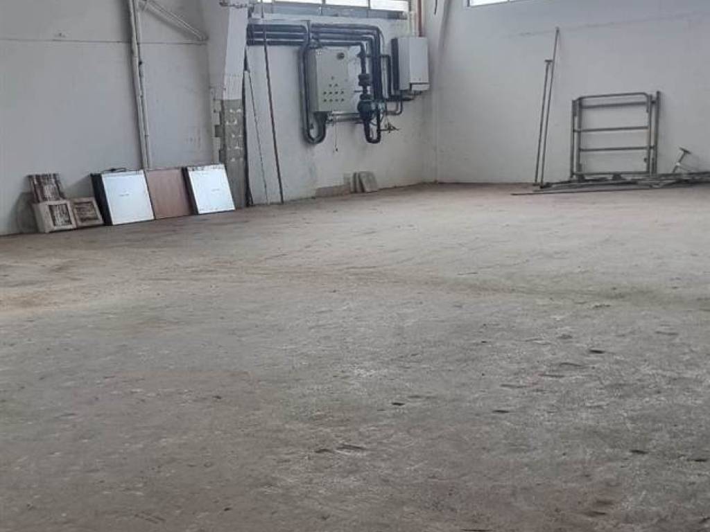 locale commerciale in affitto a Prato