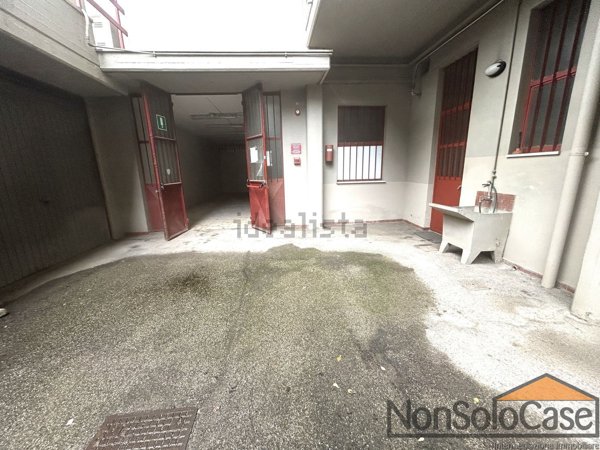 locale di sgombero in affitto a Prato