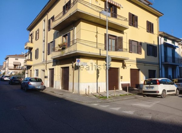 negozio in affitto a Prato in zona Grignano