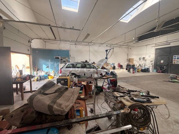 negozio in affitto a Prato in zona Grignano