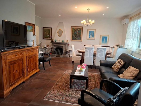 casa indipendente in affitto a Prato in zona La Macine