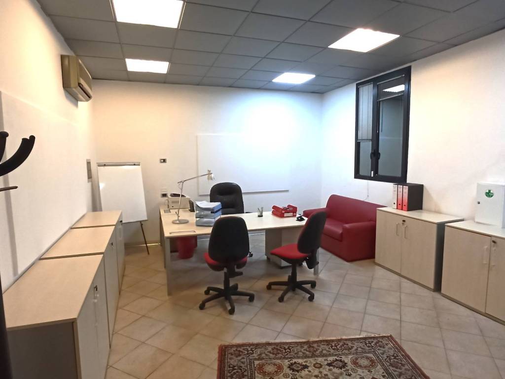 ufficio in affitto a Prato in zona Vergaio