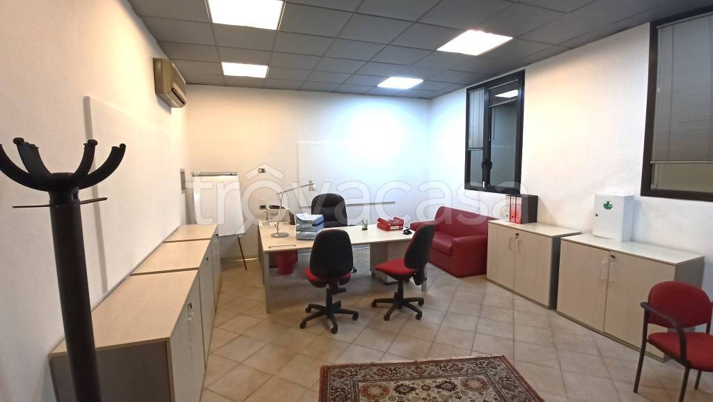 ufficio in affitto a Prato in zona Vergaio