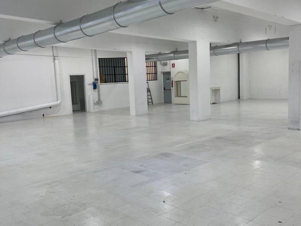 locale commerciale in affitto a Prato in zona Grignano