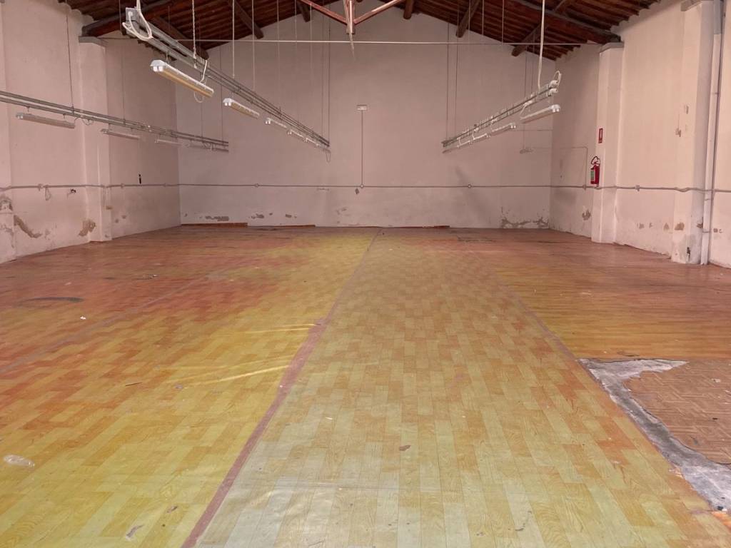 locale commerciale in affitto a Prato in zona Grignano