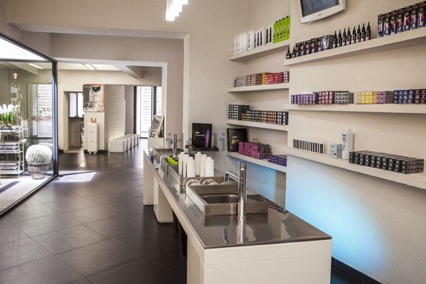 locale commerciale in affitto a Prato