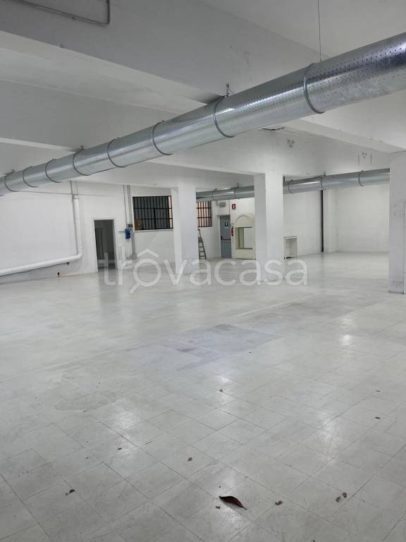 locale commerciale in affitto a Prato in zona Grignano