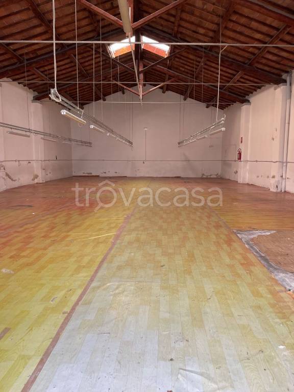 locale commerciale in affitto a Prato in zona Grignano