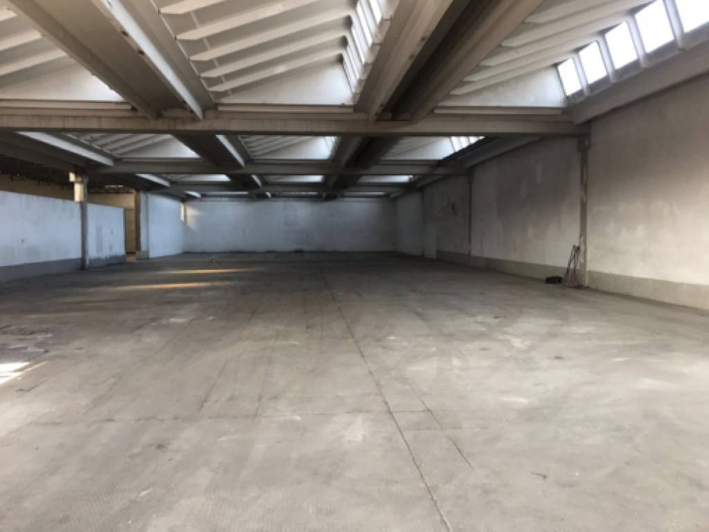 locale commerciale in affitto a Prato in zona Le Badie