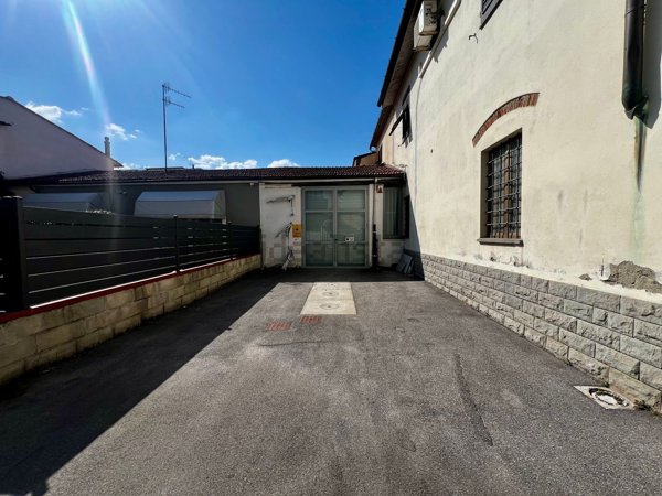 locale di sgombero in affitto a Prato