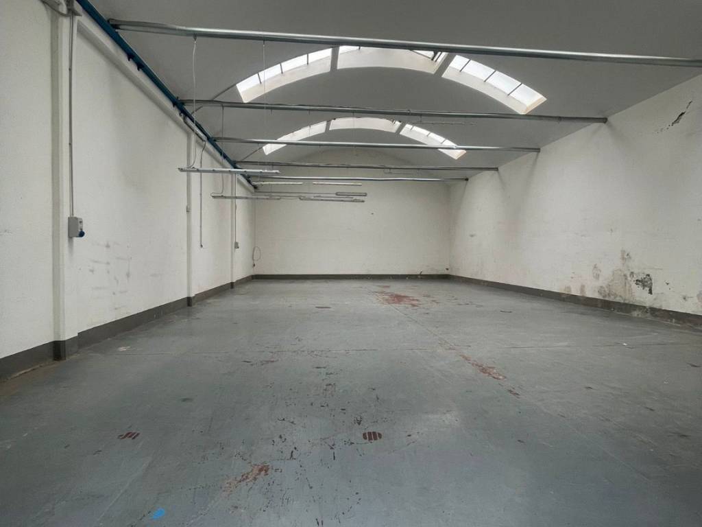 locale commerciale in affitto a Prato in zona Grignano