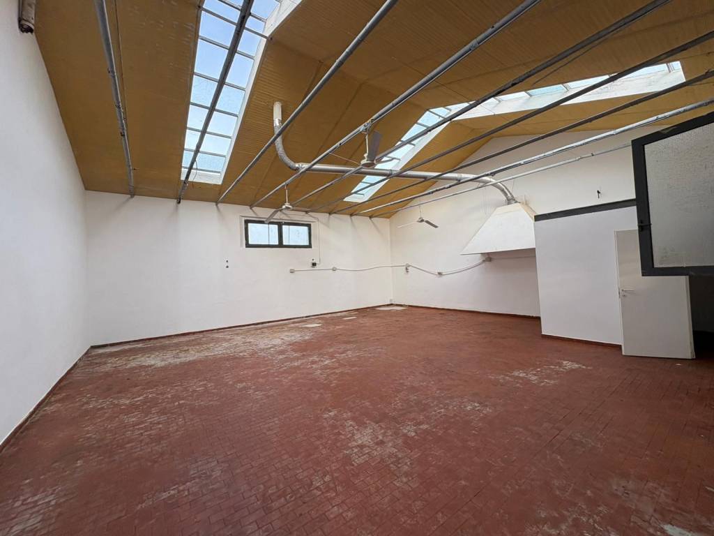 locale commerciale in affitto a Prato in zona Tavola