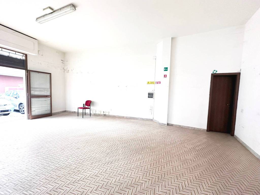 negozio in affitto a Prato