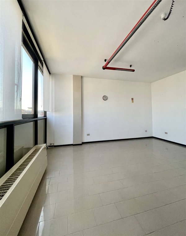 ufficio in affitto a Prato in zona Le Badie