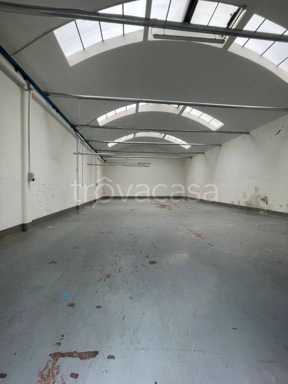 locale commerciale in affitto a Prato in zona Grignano