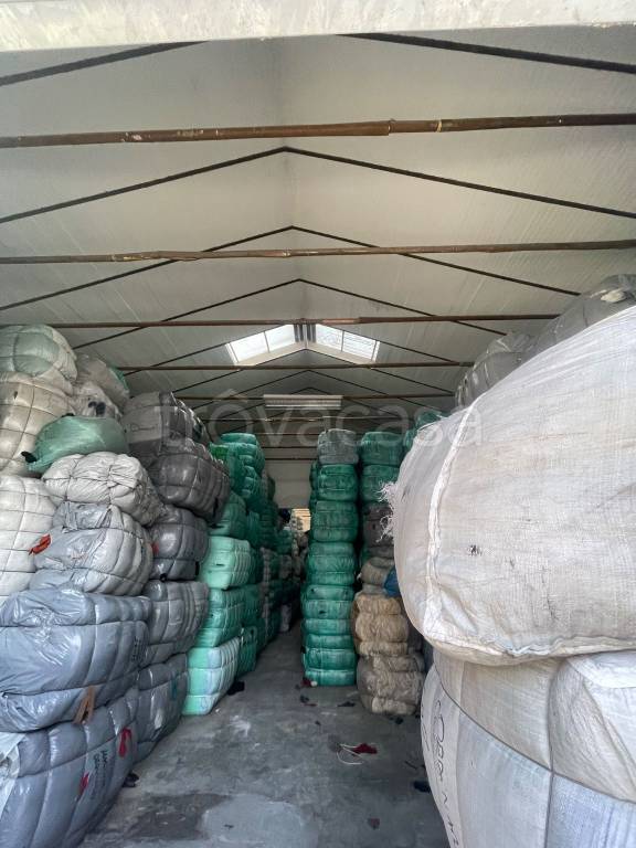 locale commerciale in affitto a Prato in zona Iolo