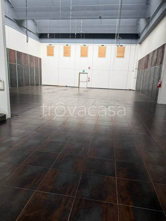 locale commerciale in affitto a Prato in zona Tavola