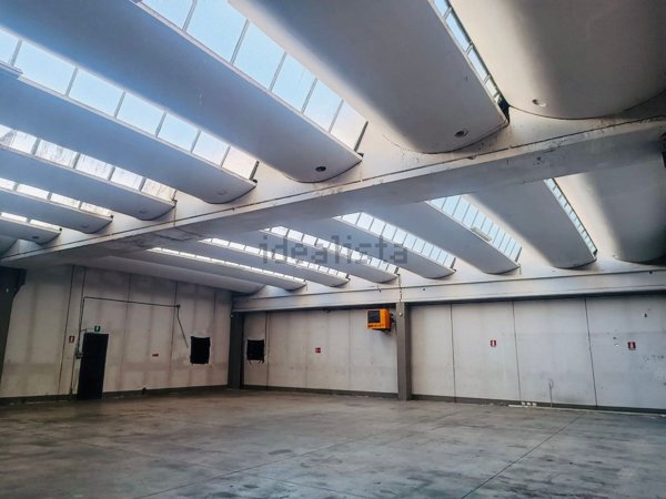 capannone in affitto a Prato in zona Vergaio