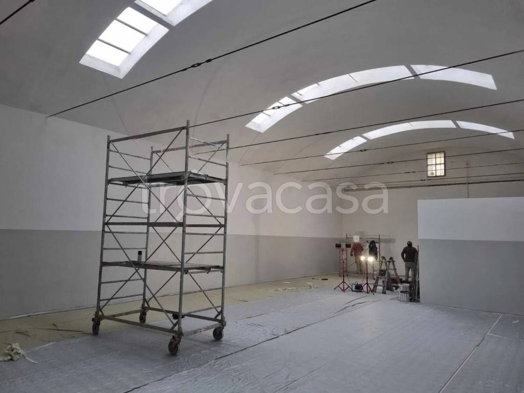 locale commerciale in affitto a Prato in zona Iolo