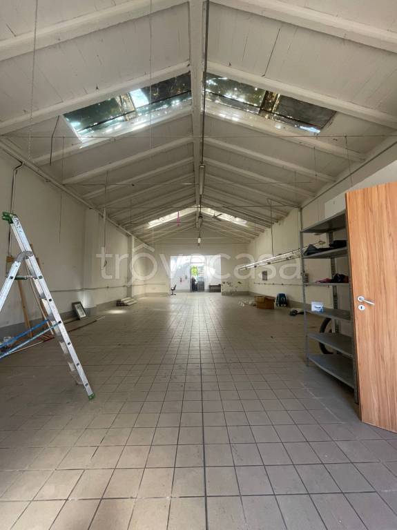 locale commerciale in affitto a Prato in zona Galciana