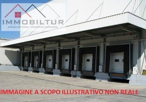 capannone in affitto a Prato in zona Paperino