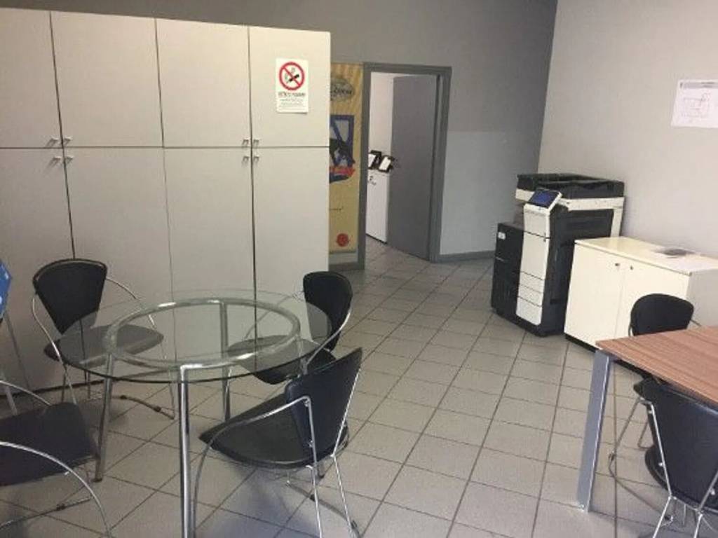 negozio in affitto a Prato